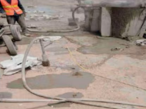 张北水泥混凝土路面板底注浆技术 路面脱空注浆整治方案