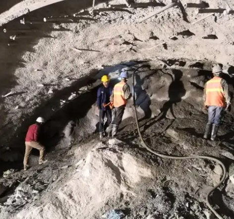 张北拱顶带模注浆料的施工流程及注意事项